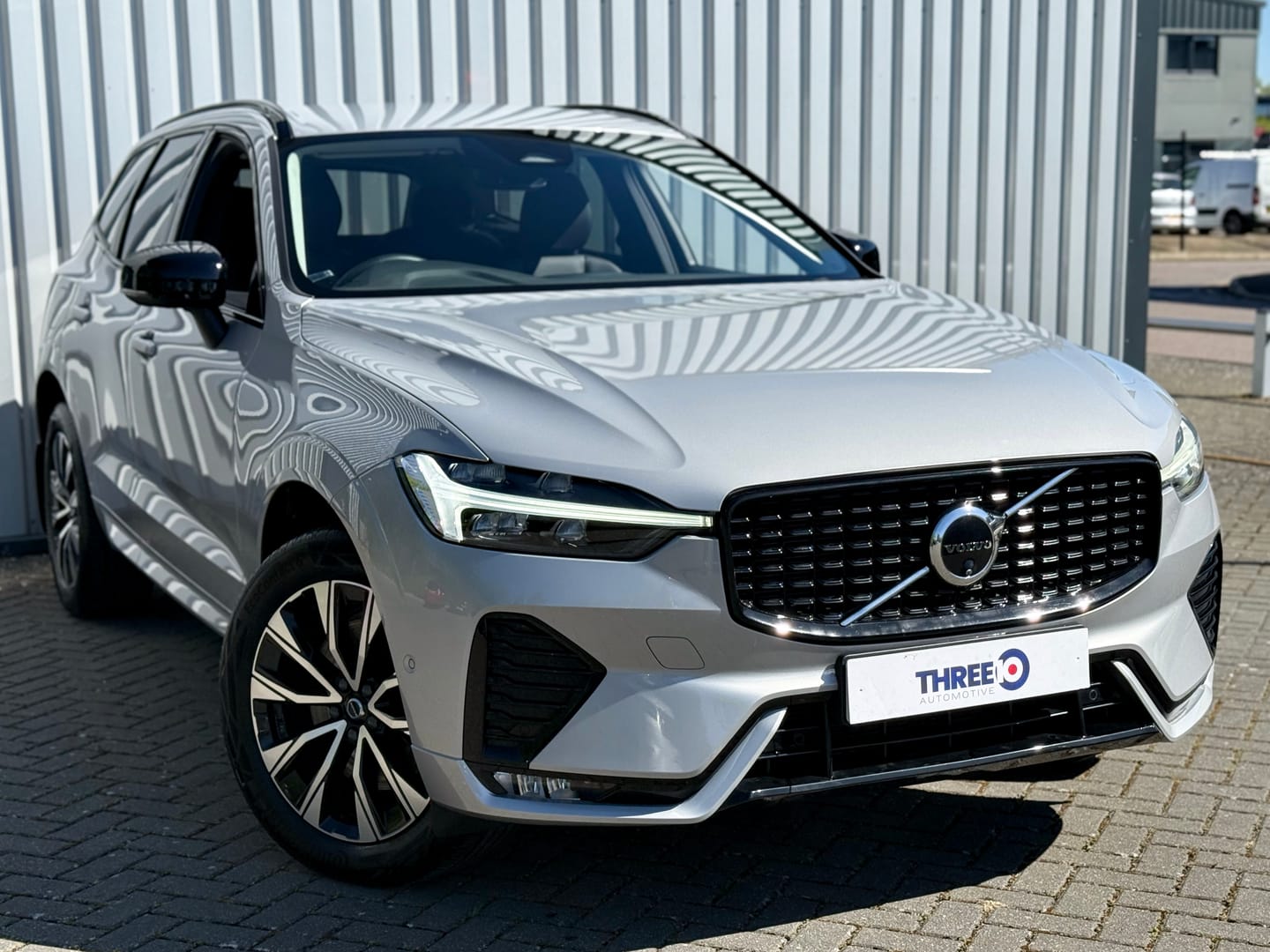 Volvo XC60 + B5 MHEV AWD AUTO