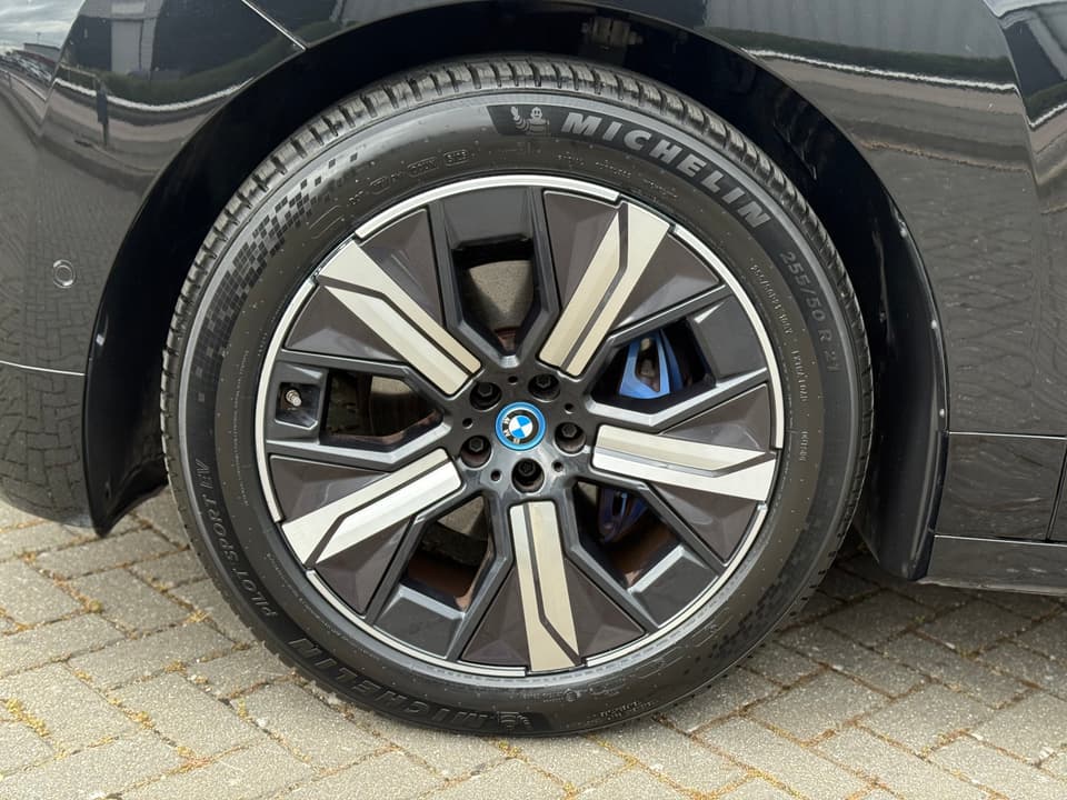 BMW iX detail